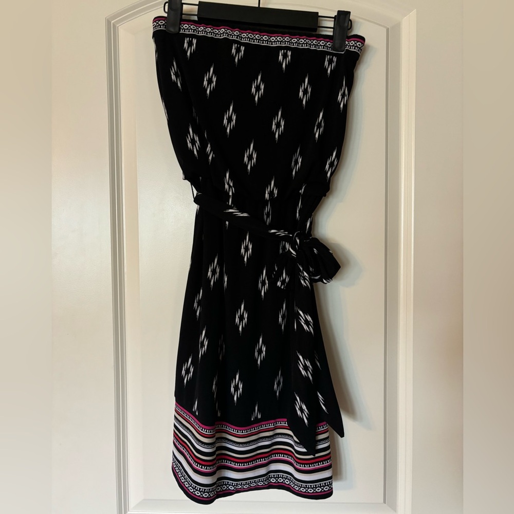 Gorgeous White House Black Market strapless dress